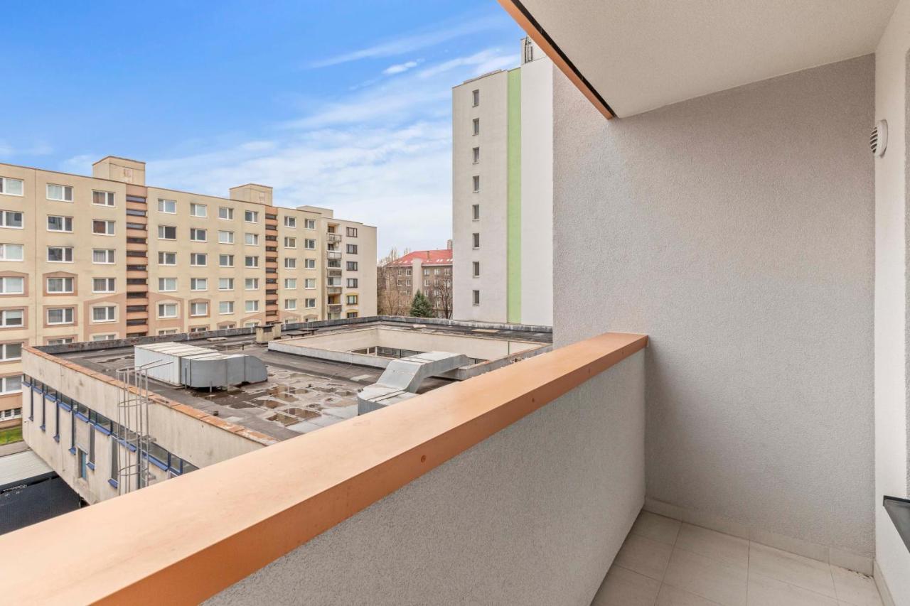 Lam Green - Ac -Balcony Bratislava Bagian luar foto